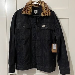 Vans Strauberry Denim Jean Jacket Leopard print faux fur collar, size Small